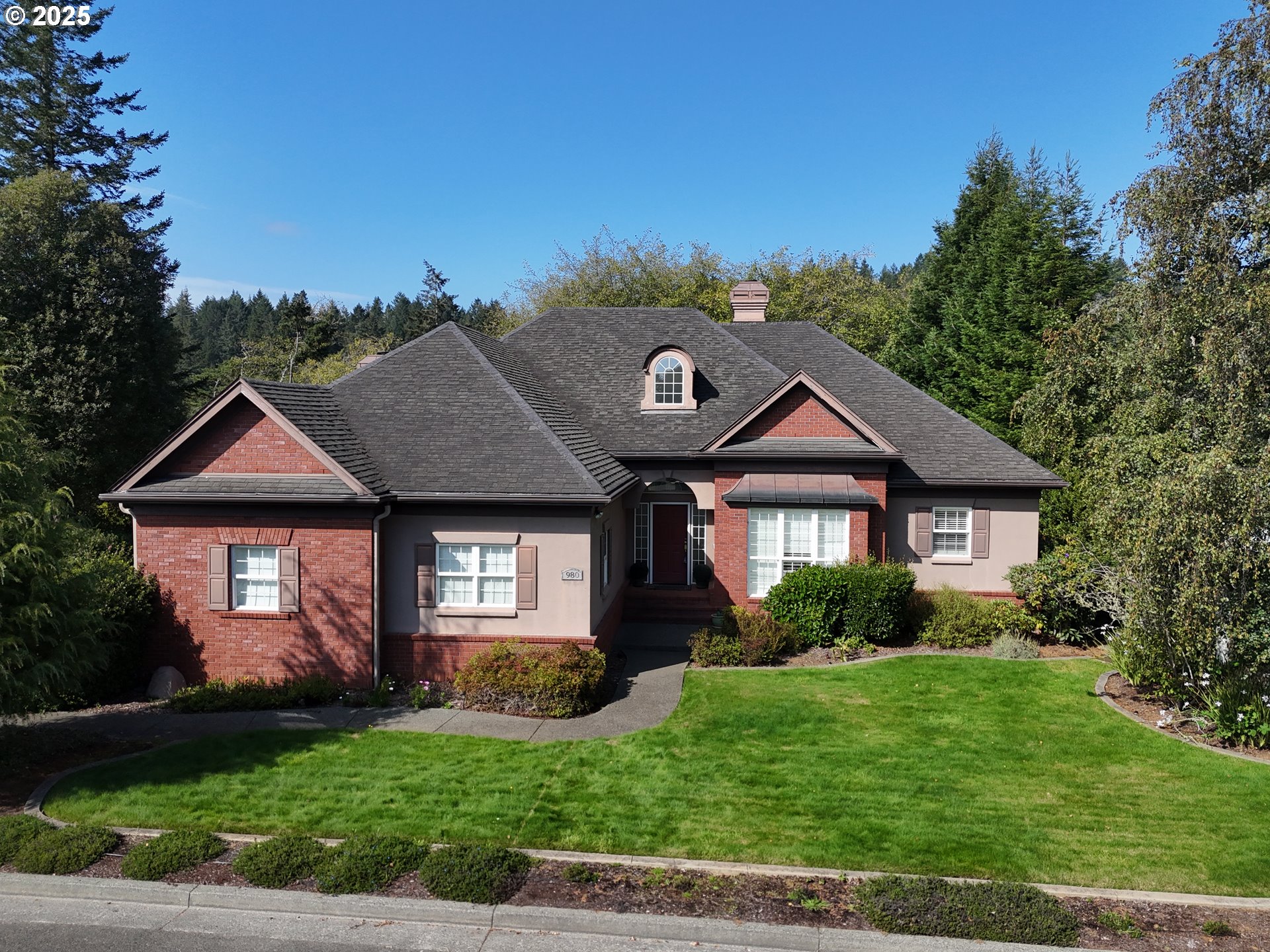 980 Brooke Ln Property Photo 1