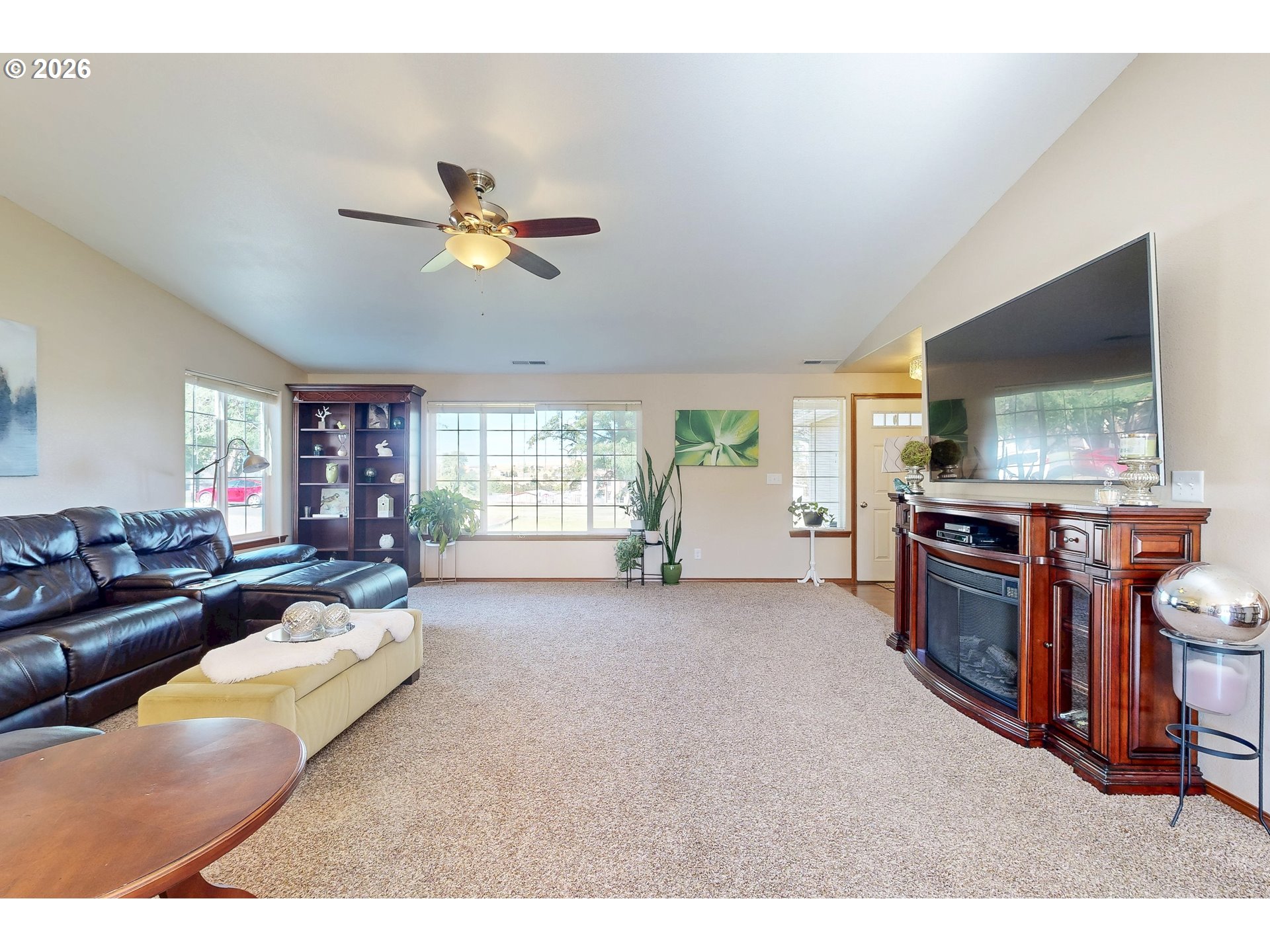 107 S Hill St Property Photo 10