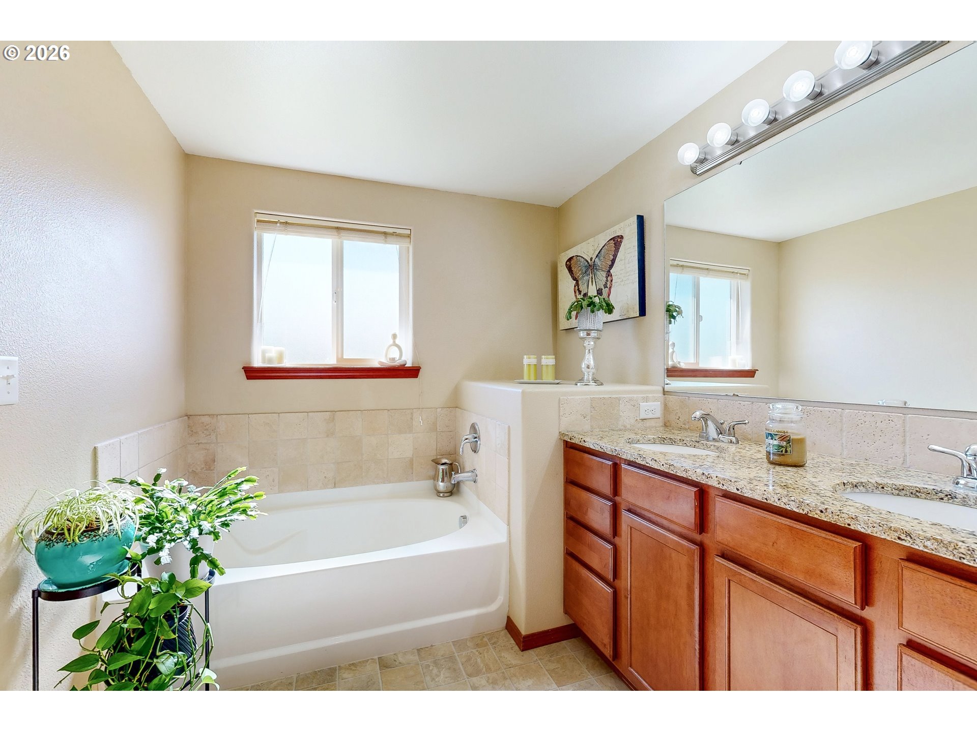 107 S Hill St Property Photo 22