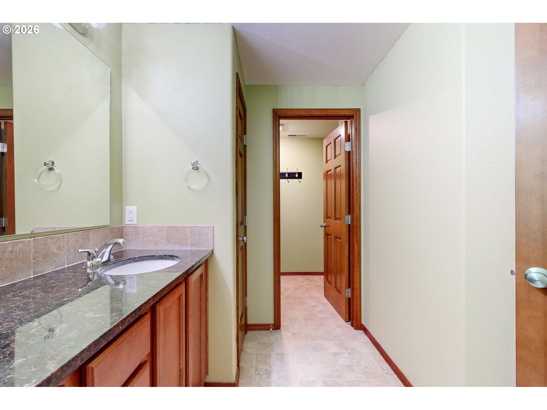 107 S Hill St Property Photo 25