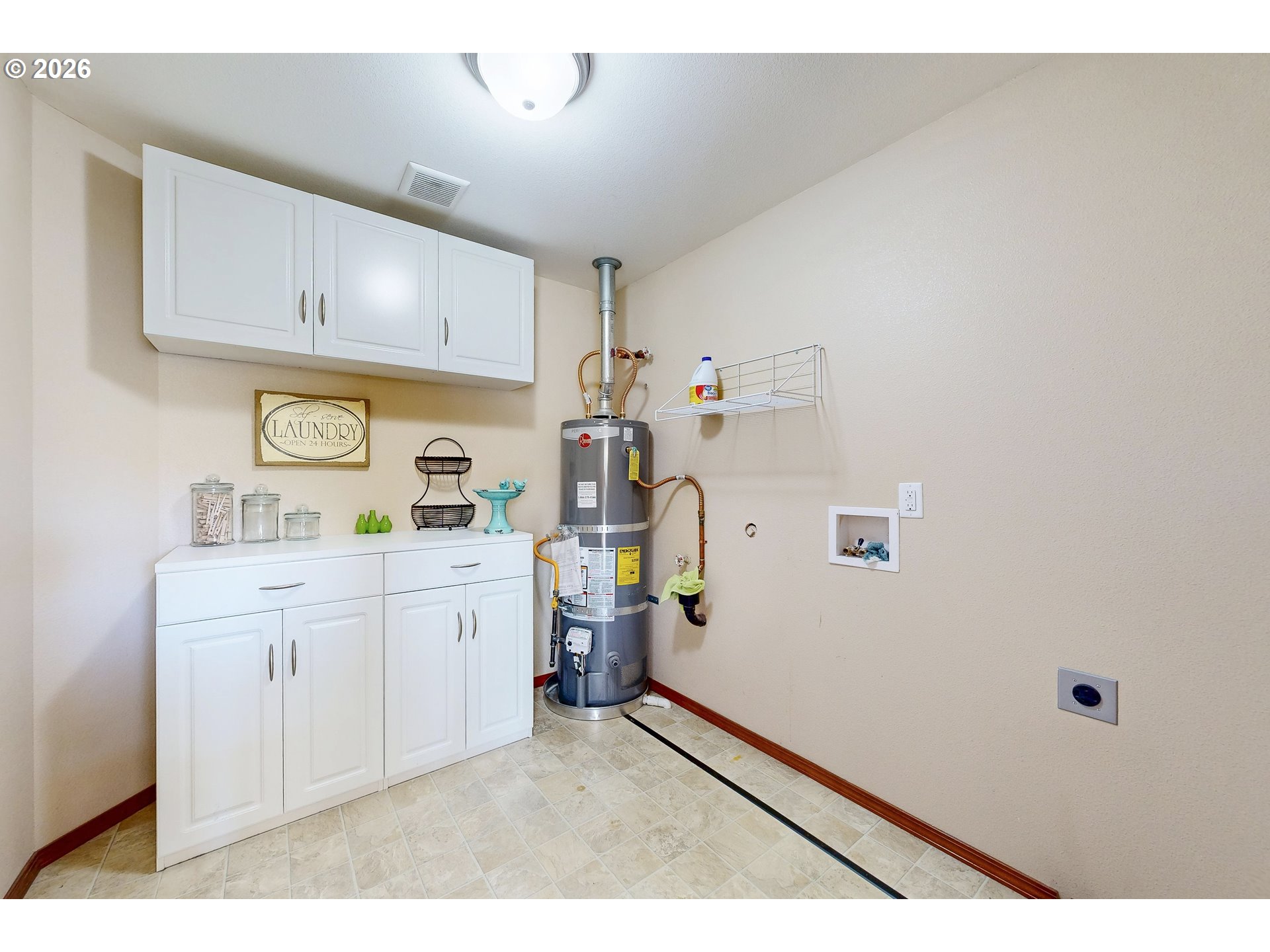 107 S Hill St Property Photo 33