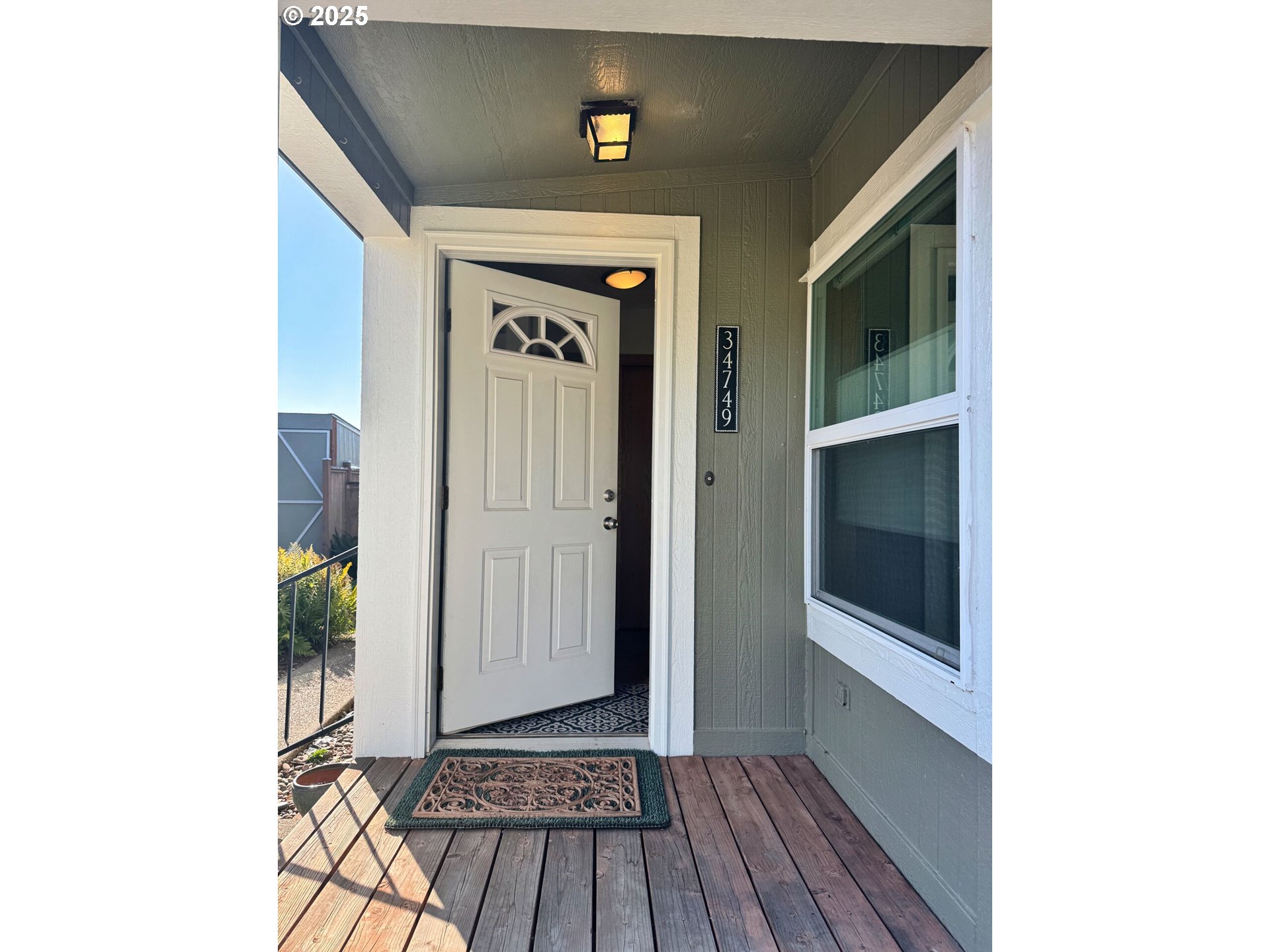 34749 Devonshire Dr Property Photo 2