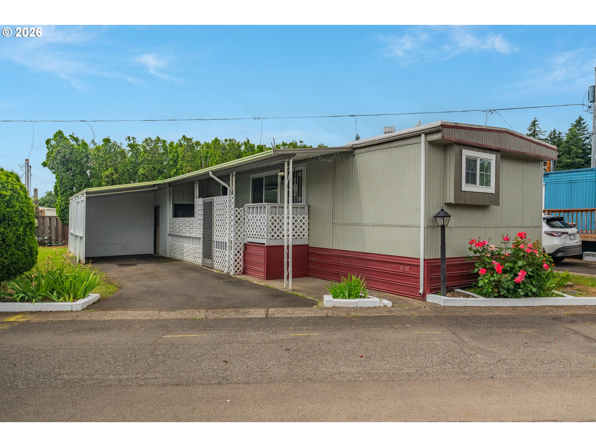 13055 SE STARK ST 5 Property Photo 1