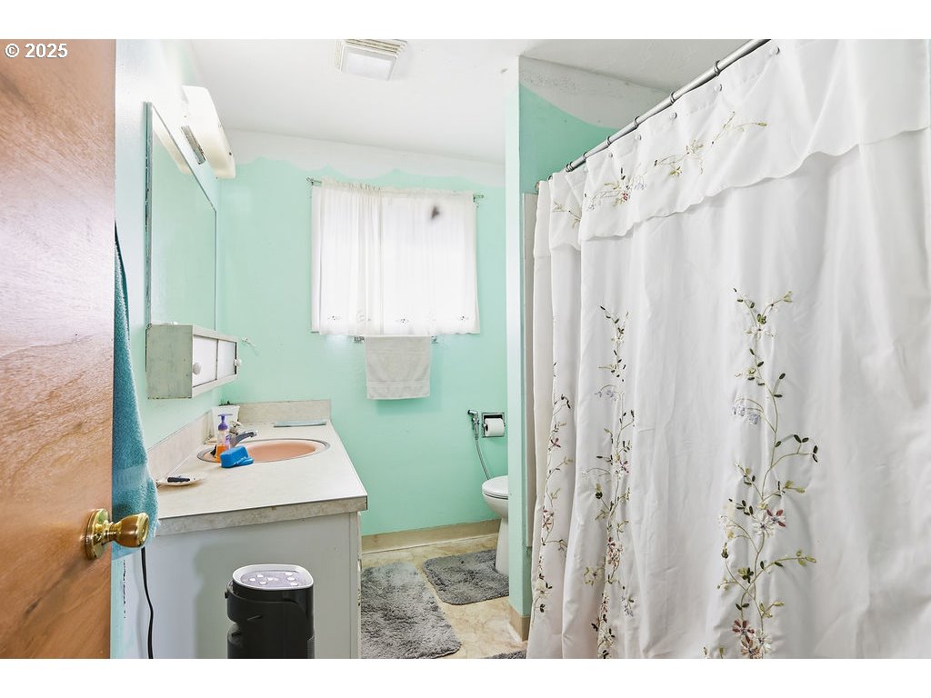 207 W D St Property Photo 16