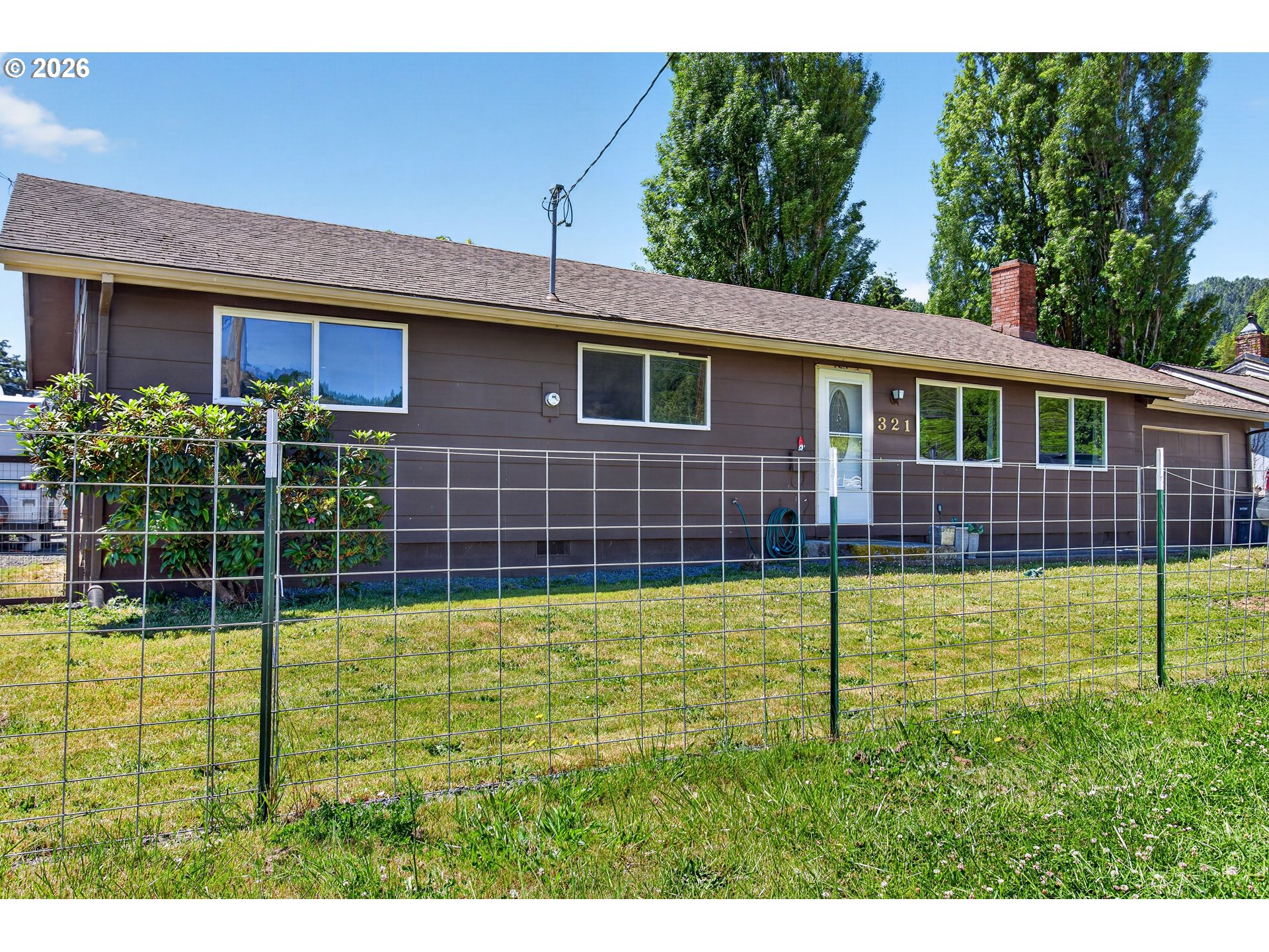 321 W Date St Property Photo 1