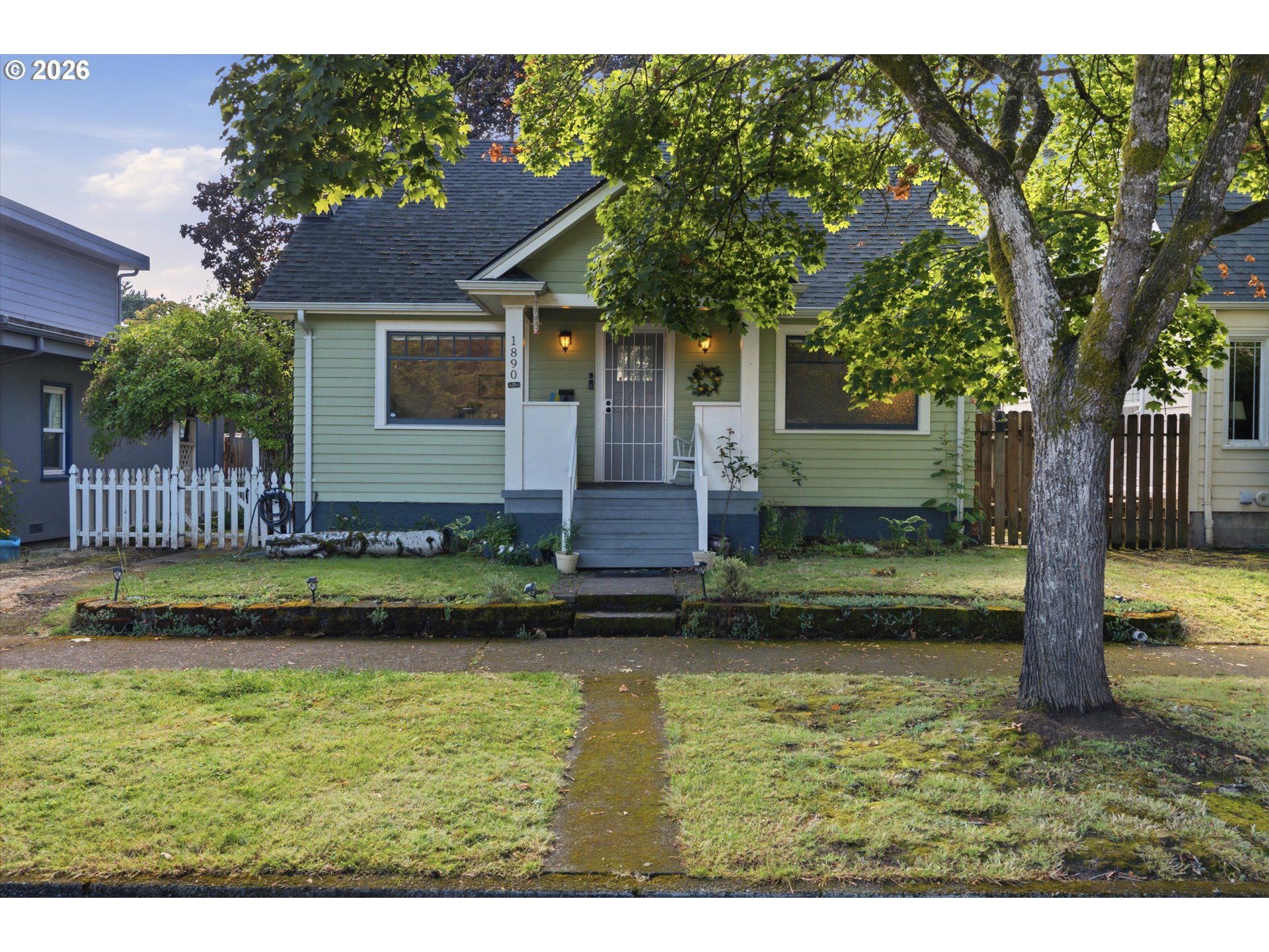 1890 COTTAGE ST Property Photo 1