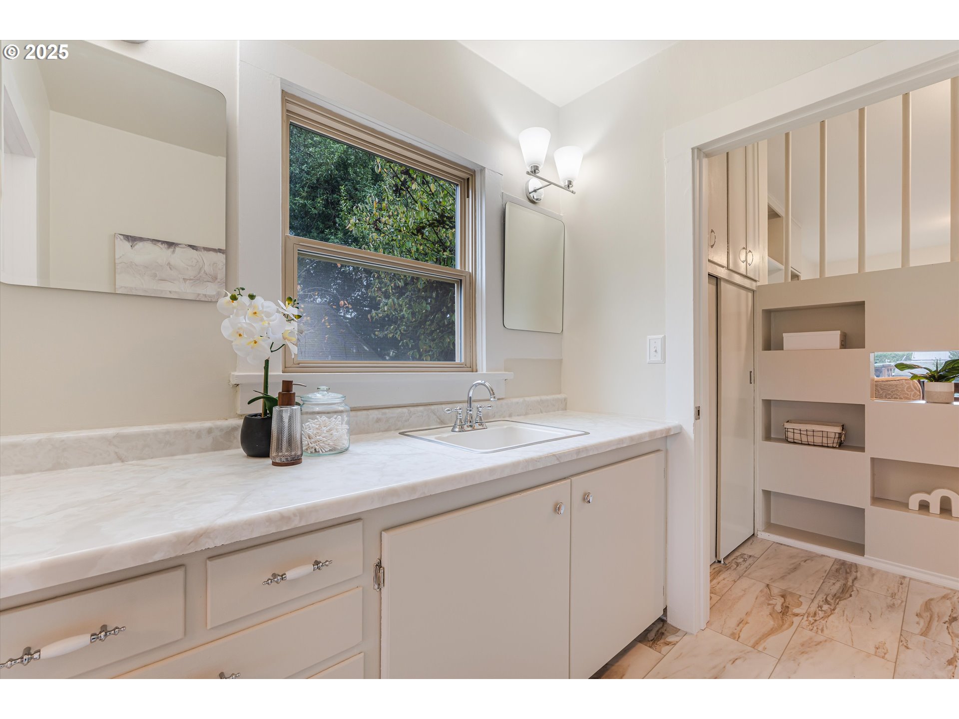 965 N 4th Ave Property Photo 21