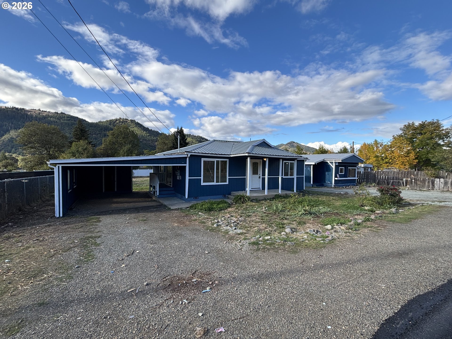 1021 HILL ST Property Photo 1