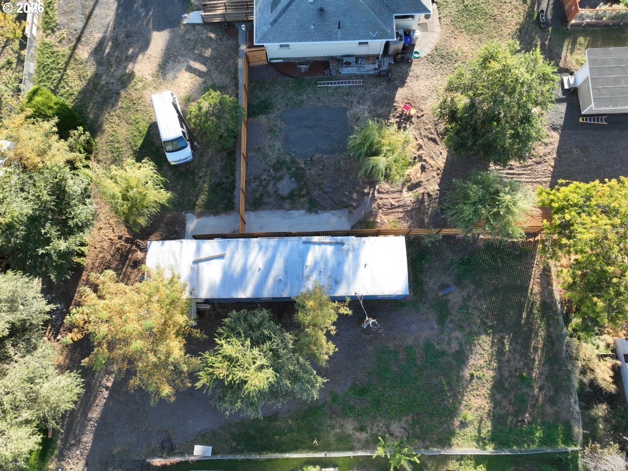 911 Kingsley St Property Photo 3