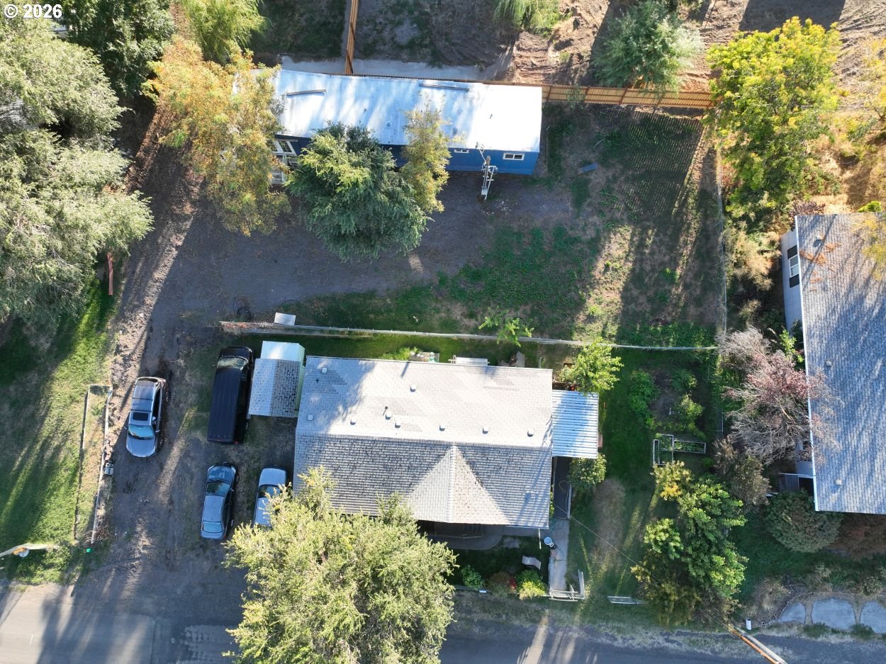 911 Kingsley St Property Photo 8