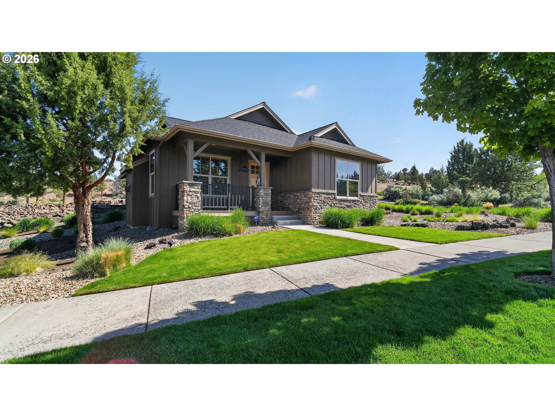 1202 Se Yarrow Ave Property Photo 1