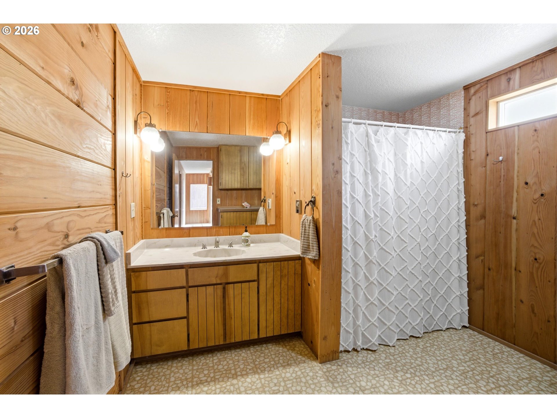 1349 Ne East Devils Lake Rd Property Photo 30