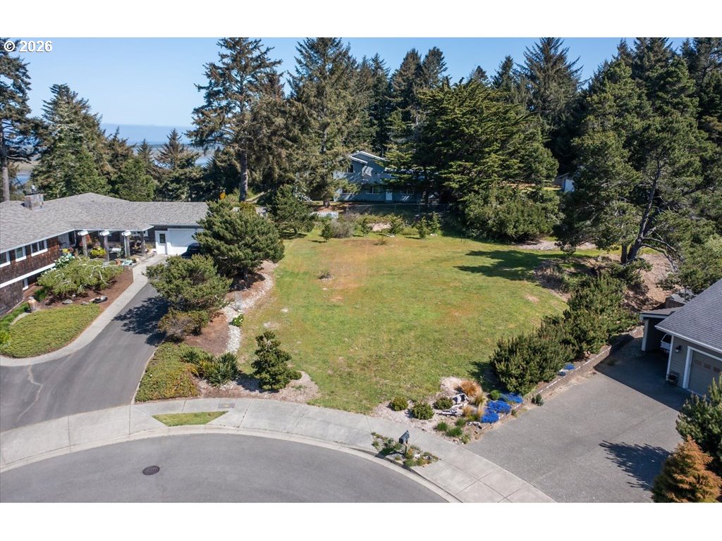 576 Ne Klamath Ave Property Photo 1