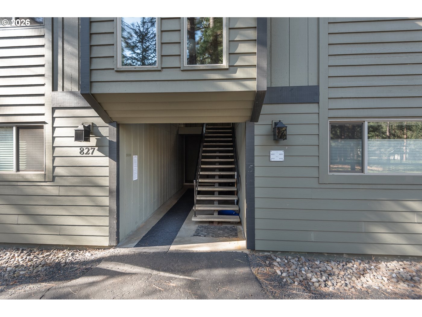 827 E Desperado Trl 202 Property Photo 2