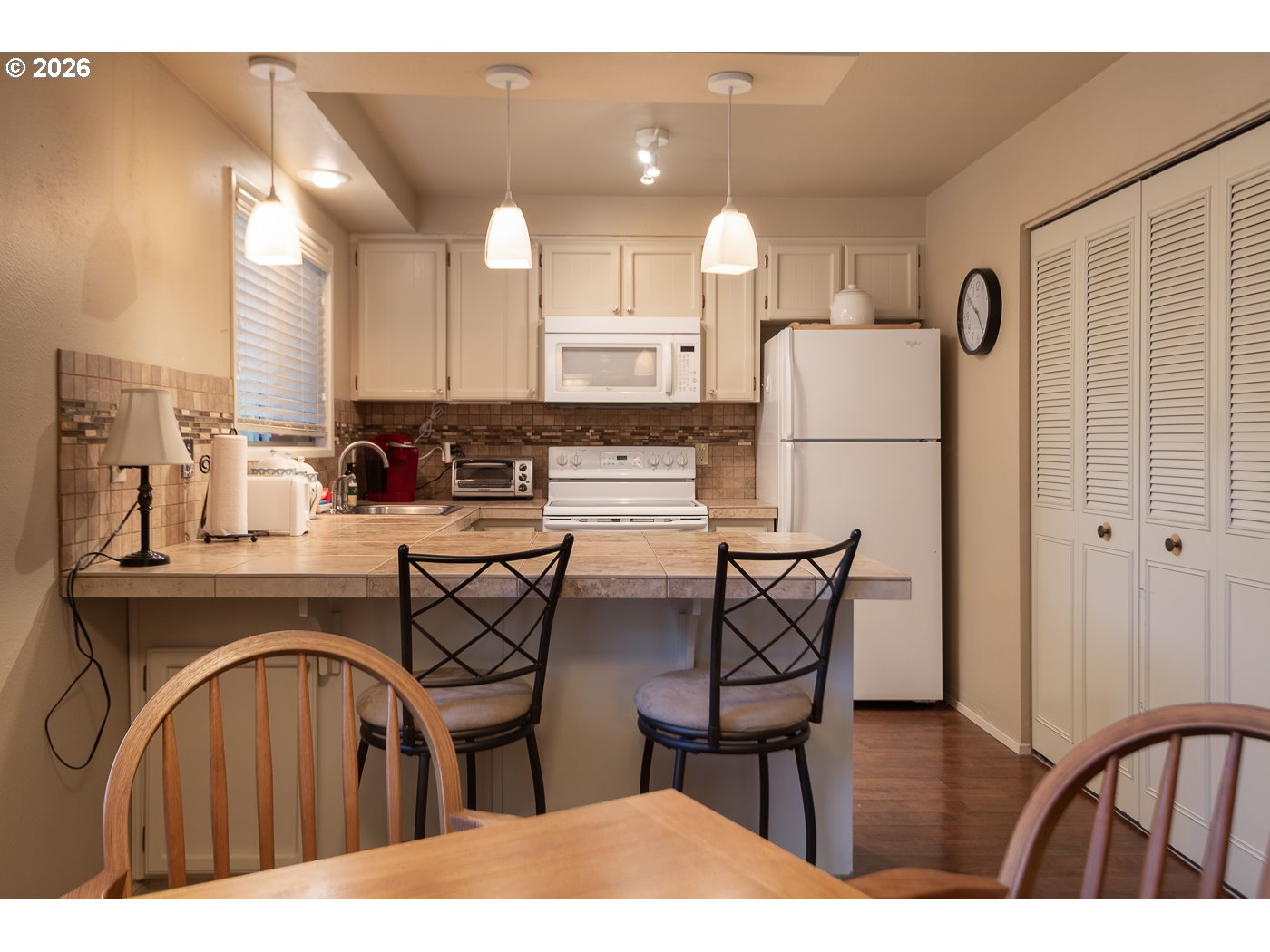 827 E Desperado Trl 202 Property Photo 6