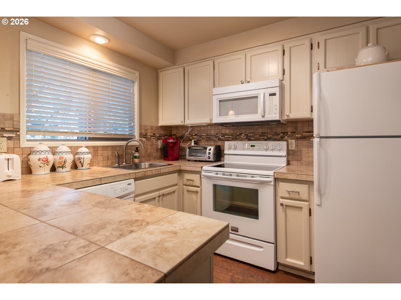 827 E Desperado Trl 202 Property Photo 7