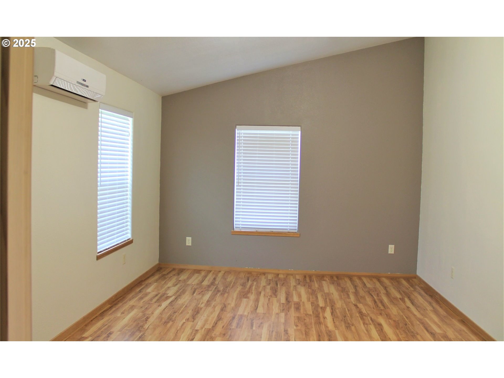 207 W Franklin Ave Property Photo 24