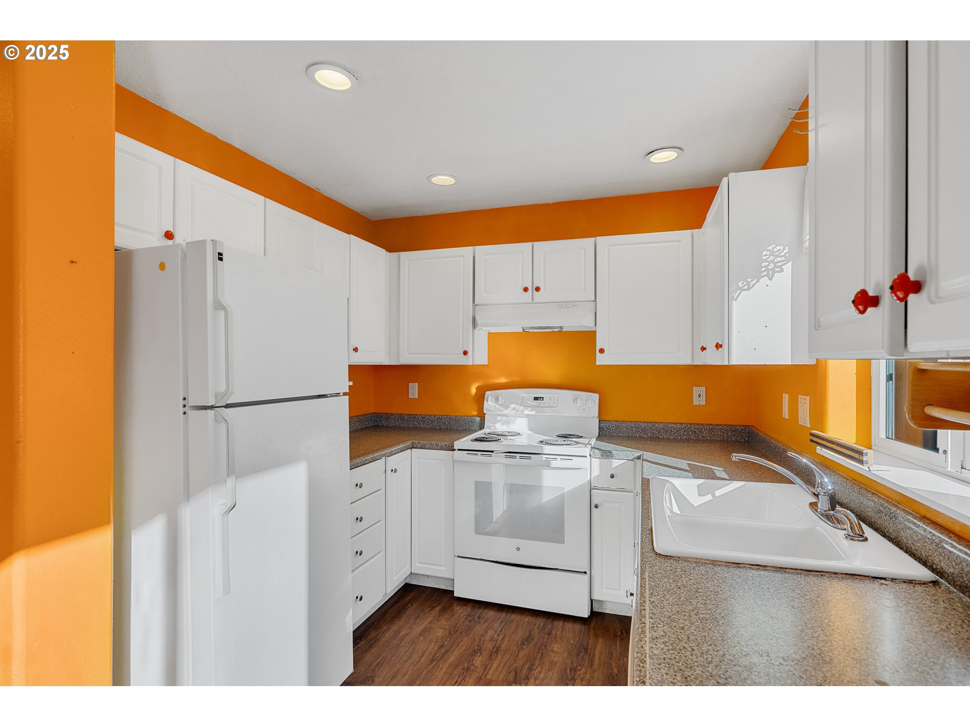 4805 Leonard St Property Photo 4