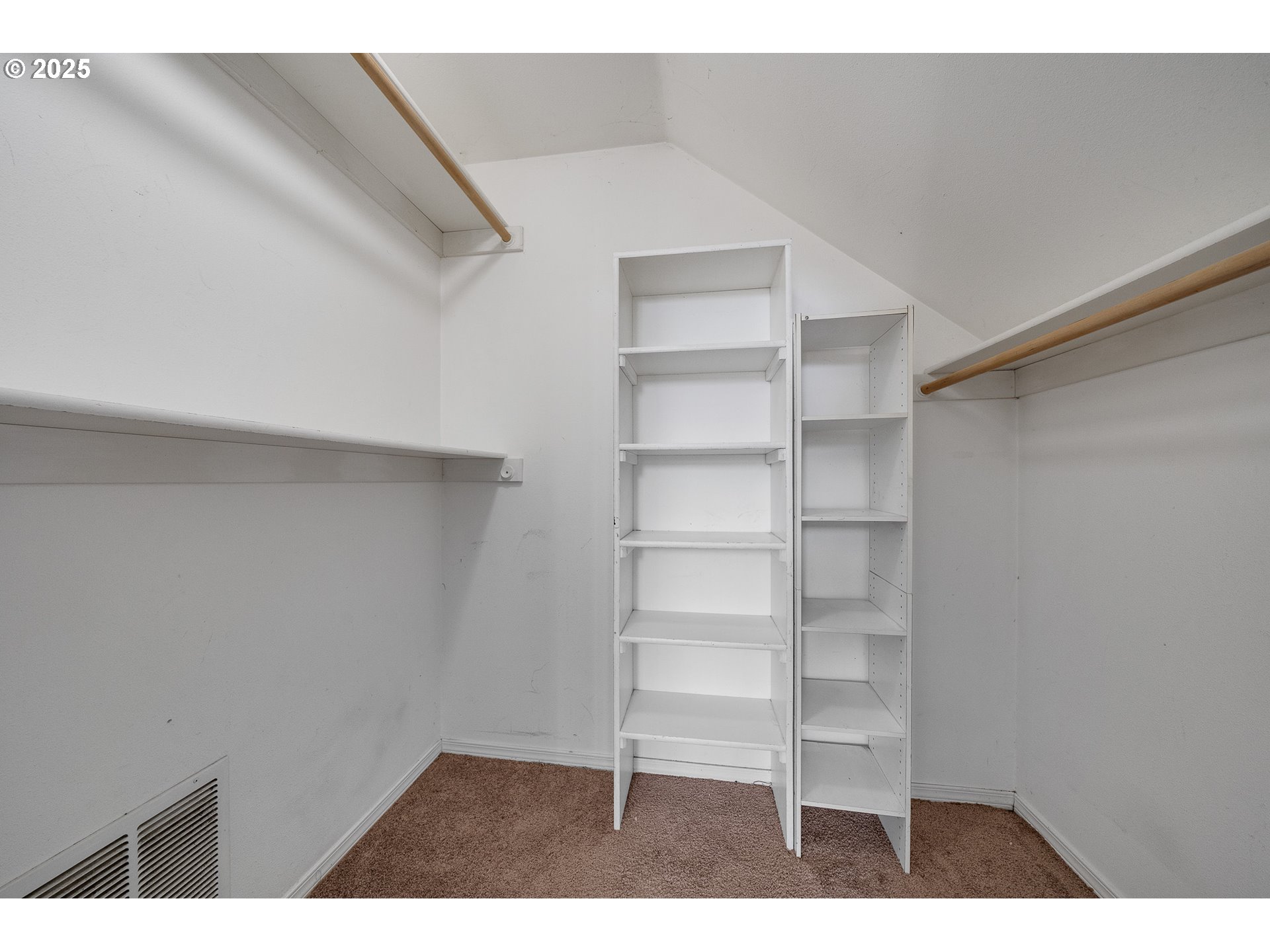 4805 Leonard St Property Photo 12