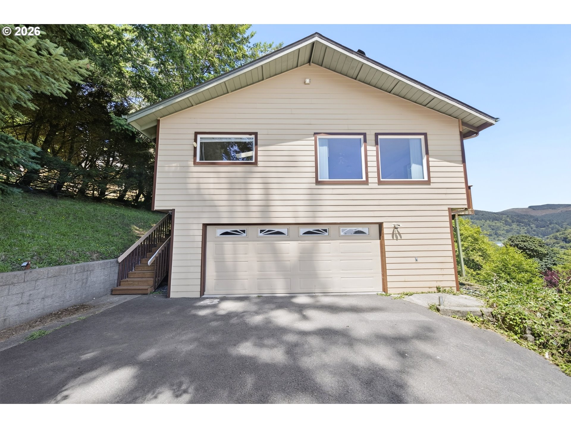 16708 Thompson Rd Property Photo 3