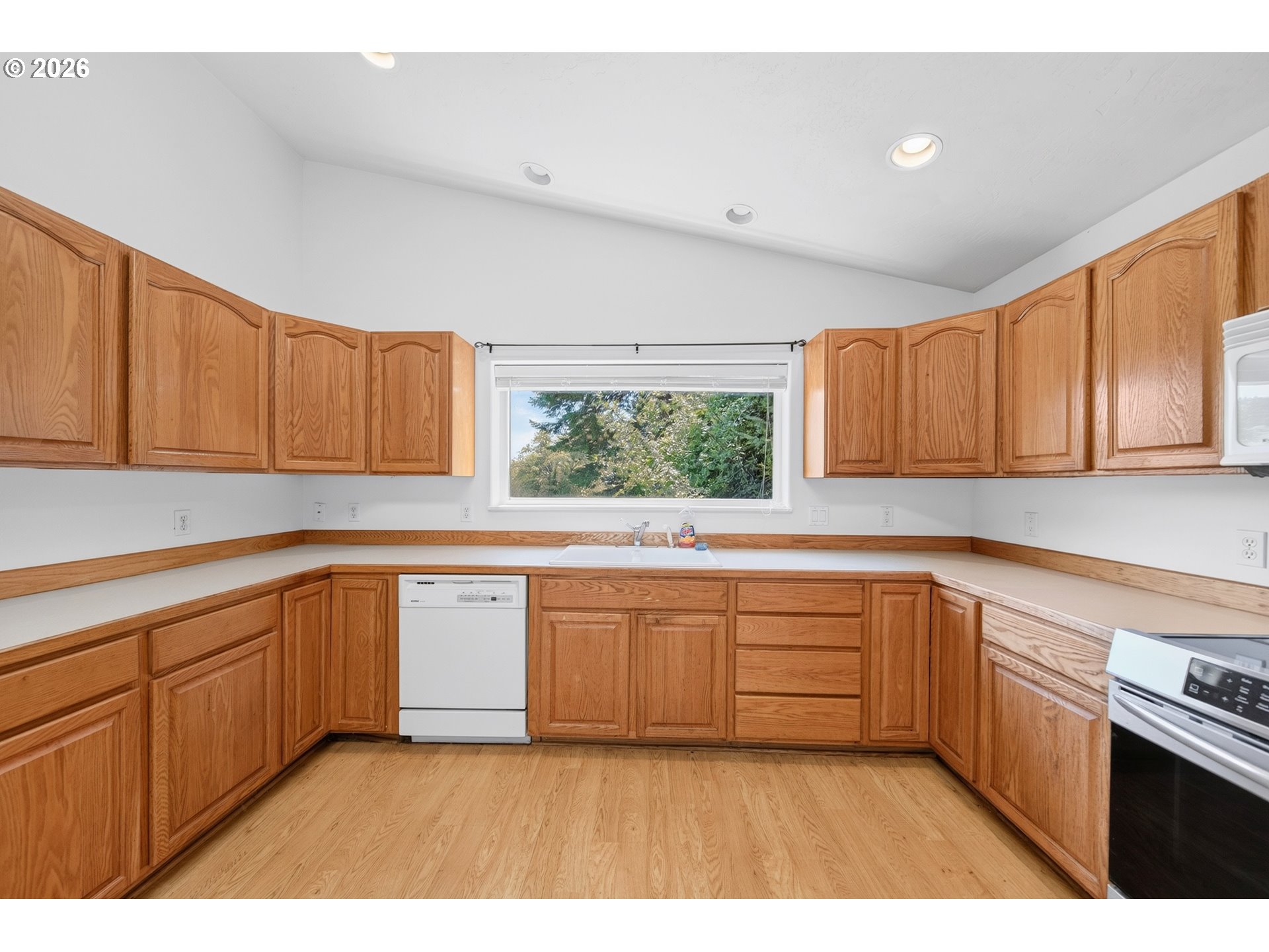 16708 Thompson Rd Property Photo 10