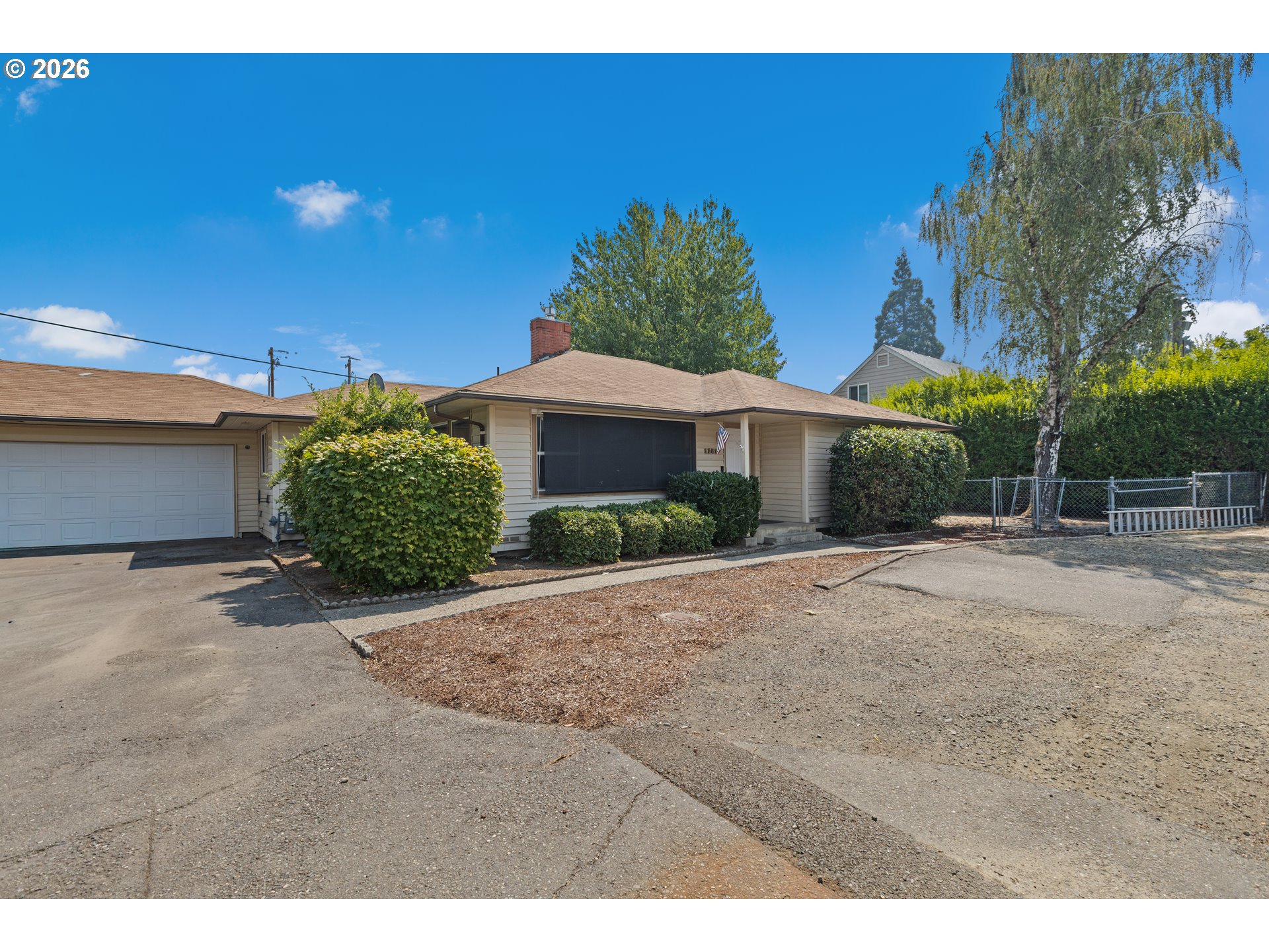 1161 Nw Ellis St Property Photo 1
