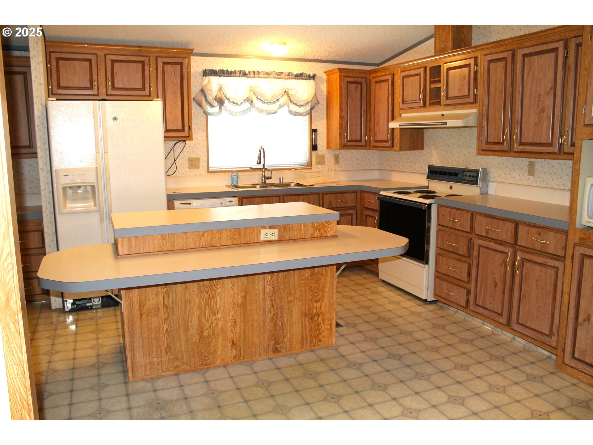 210 N Mountain Blvd Property Photo 4