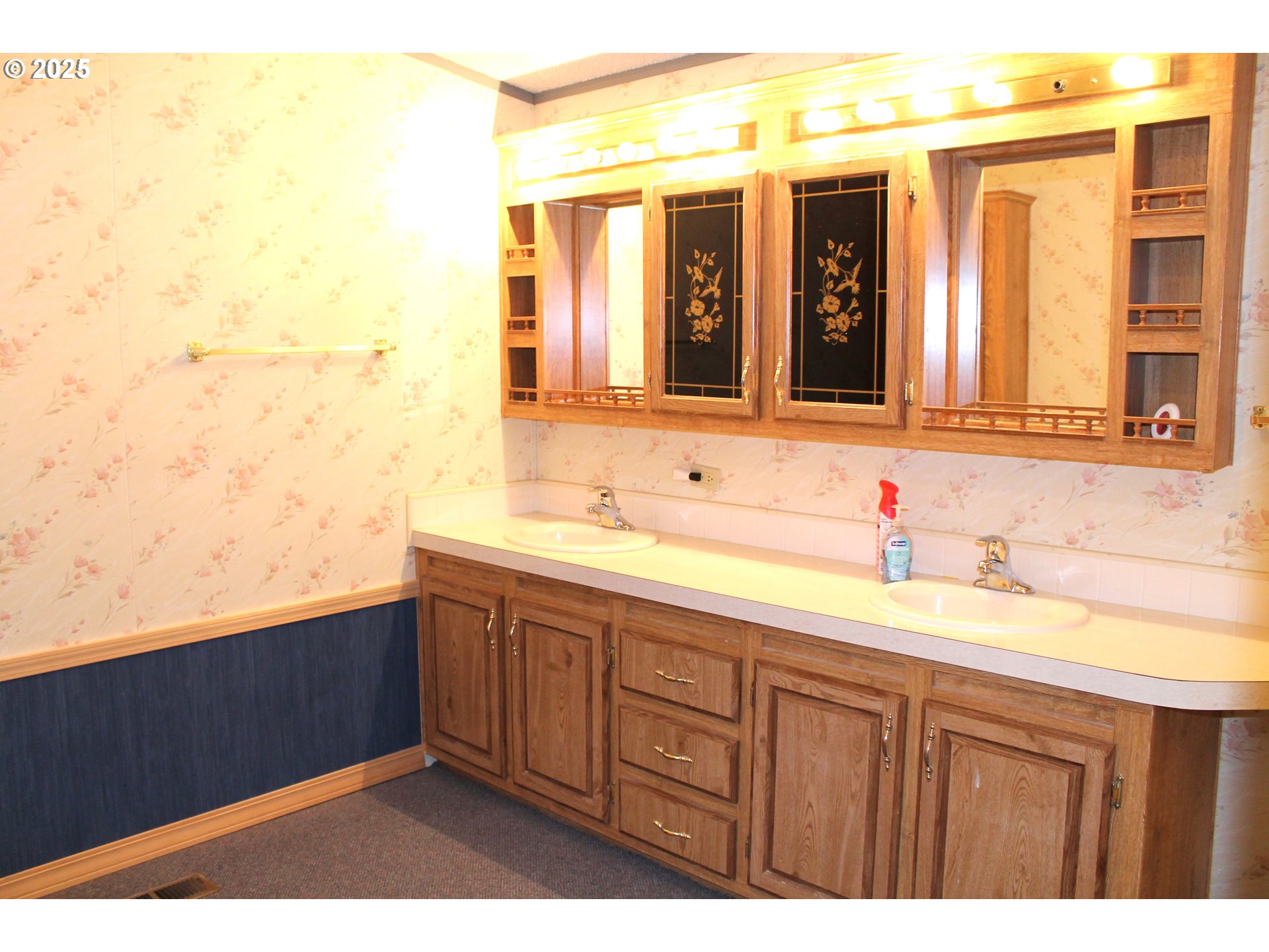 210 N Mountain Blvd Property Photo 11