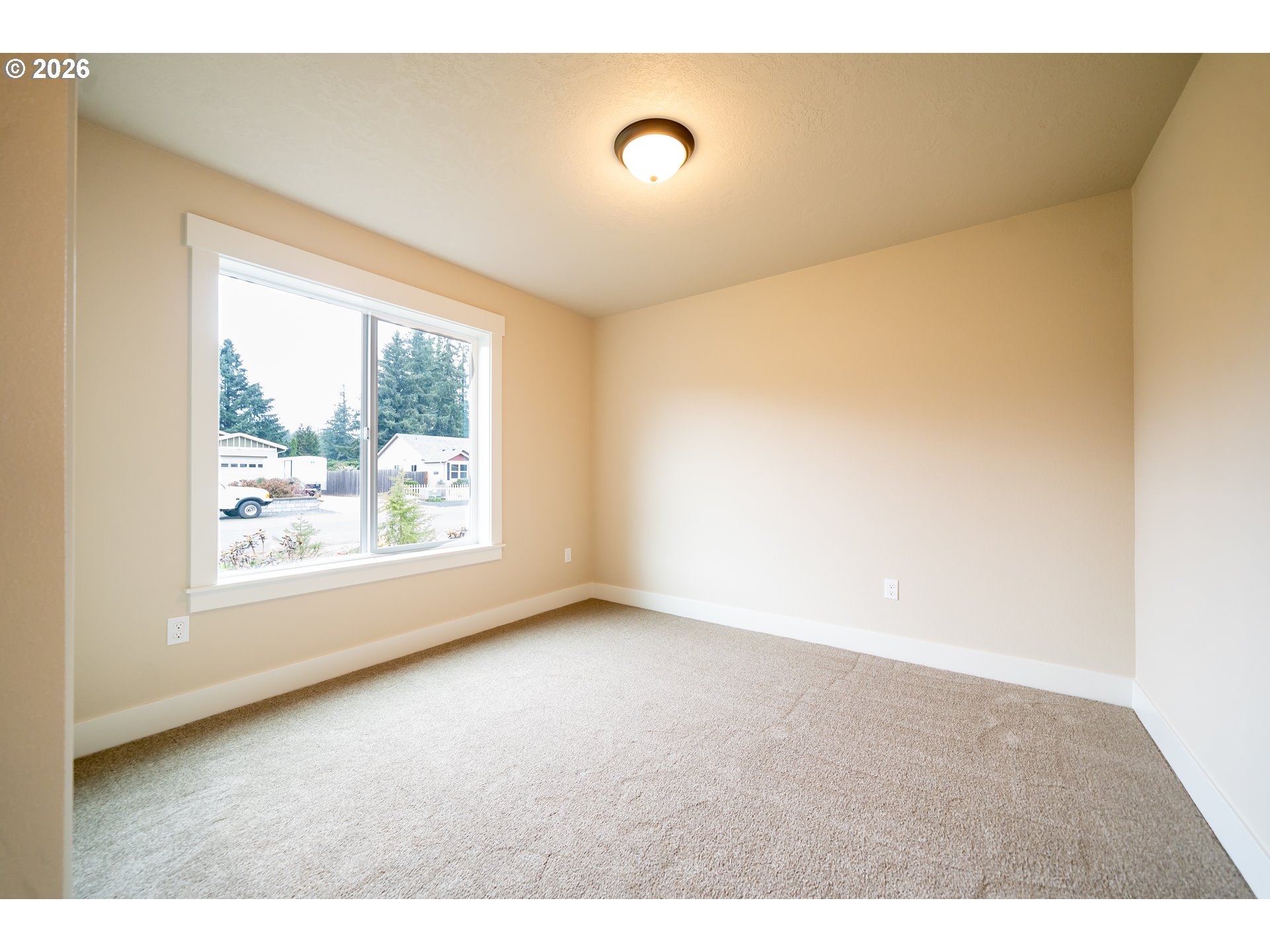 950 6th St Property Photo 17