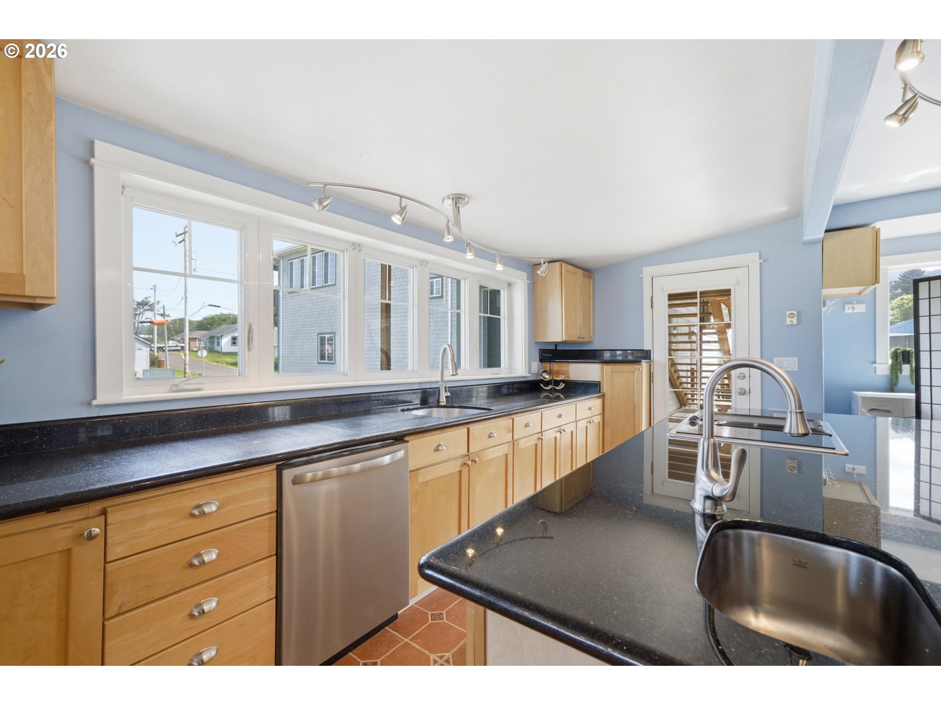 114 S Beacon St Property Photo 11