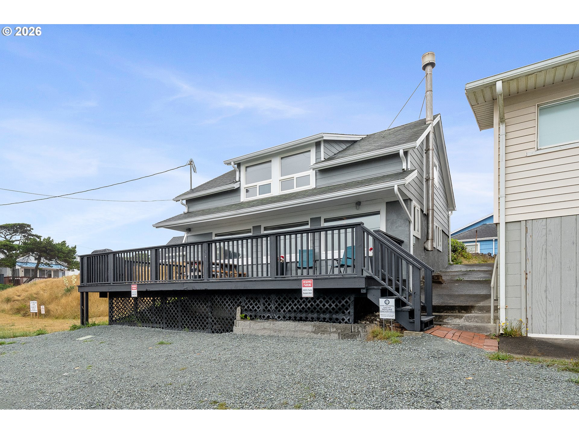 1420 N Pacific Ln Property Photo 1