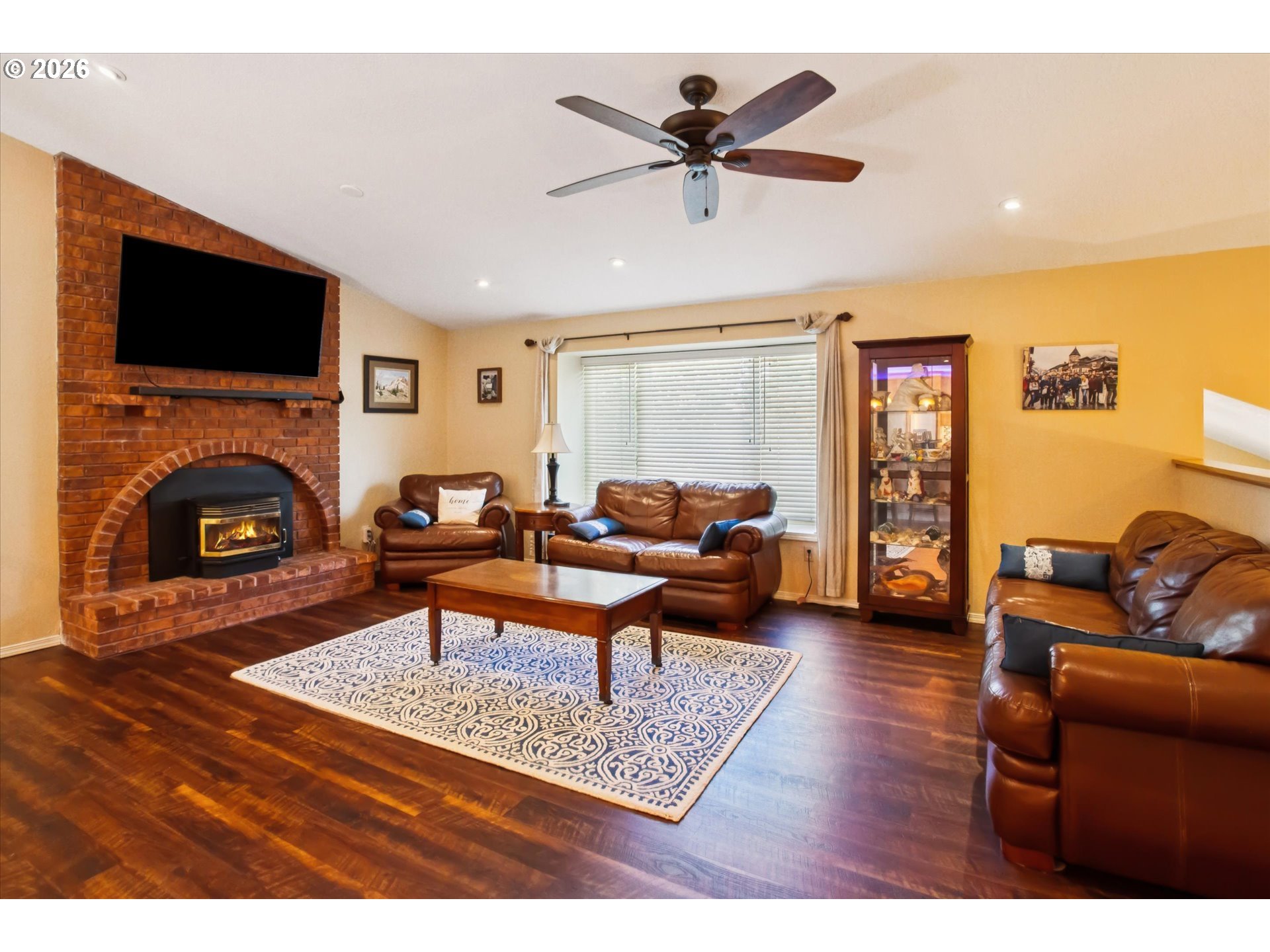 39340 Glover Ct Property Photo 8