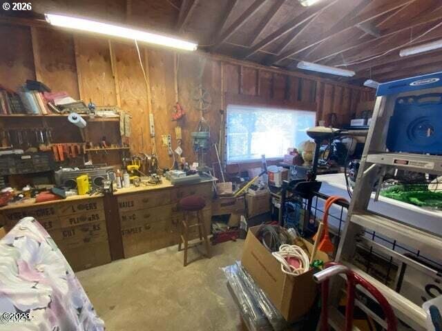 2867 N North Bank Rd Property Photo 19