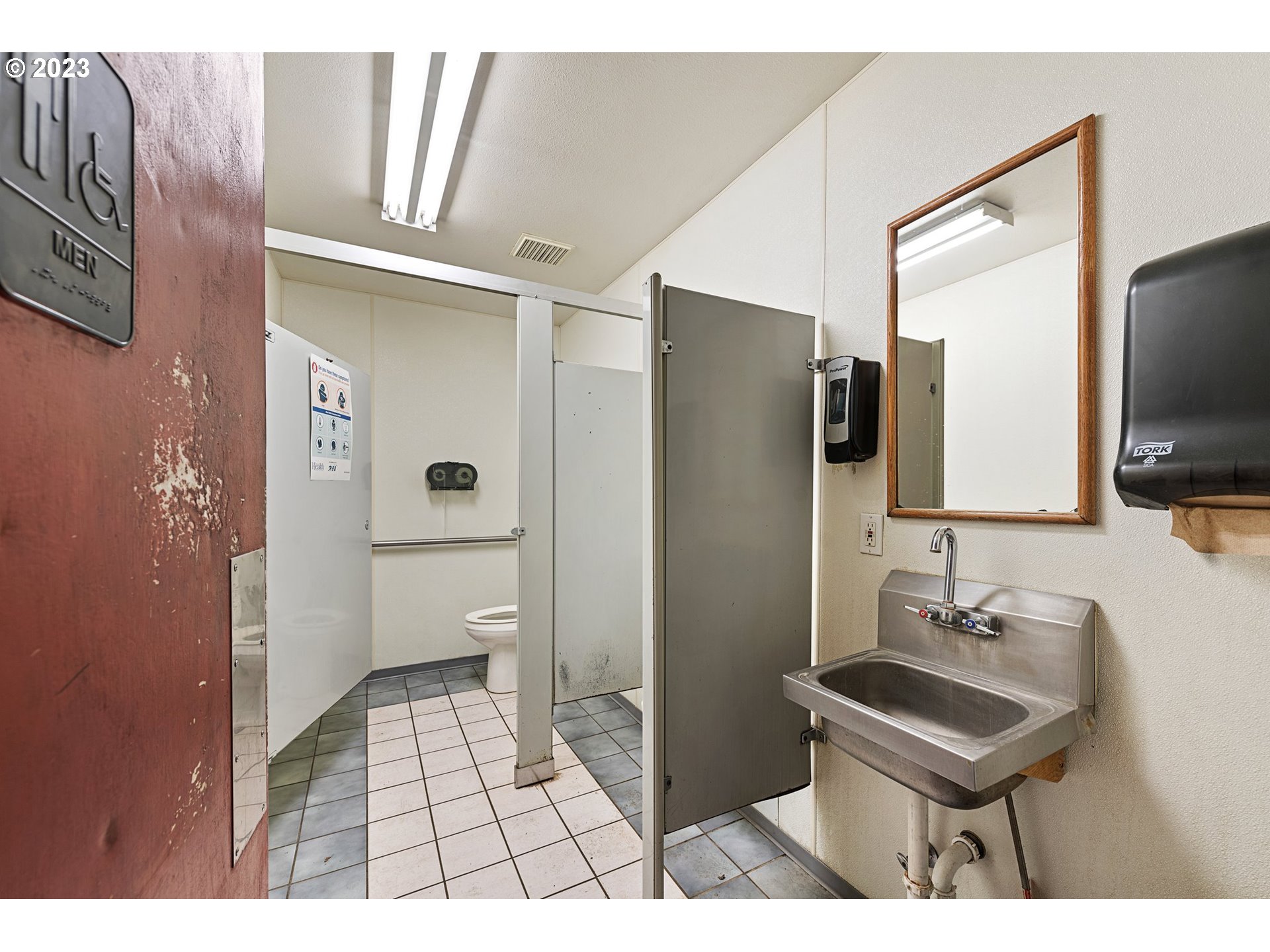 105 S Main St Property Photo 17