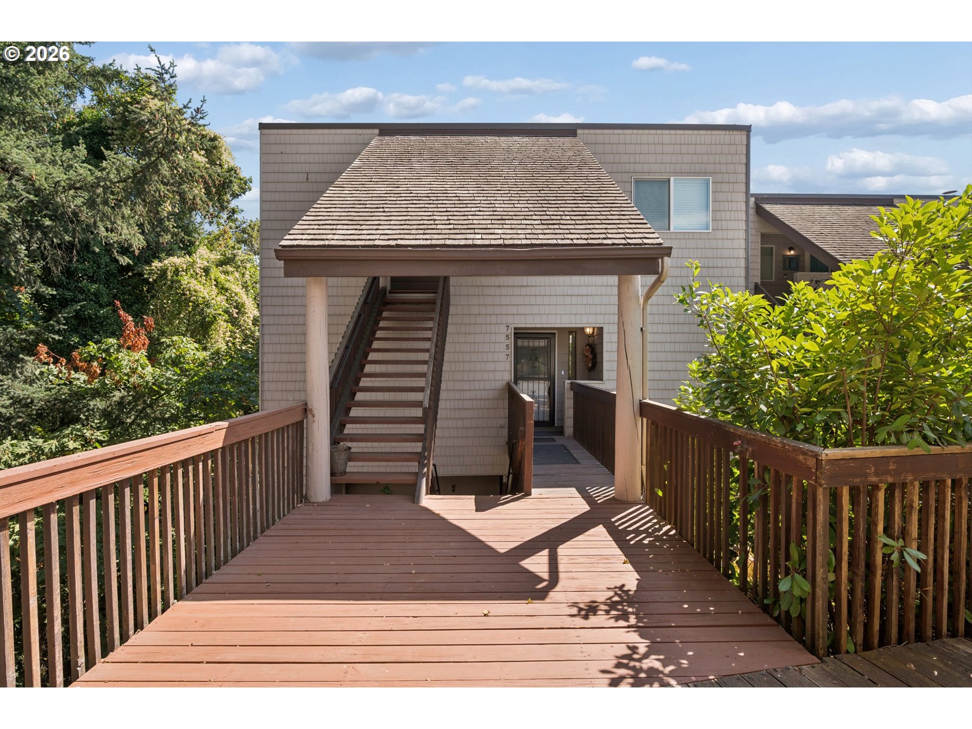 7557 N Edgewater Ave Property Photo 1