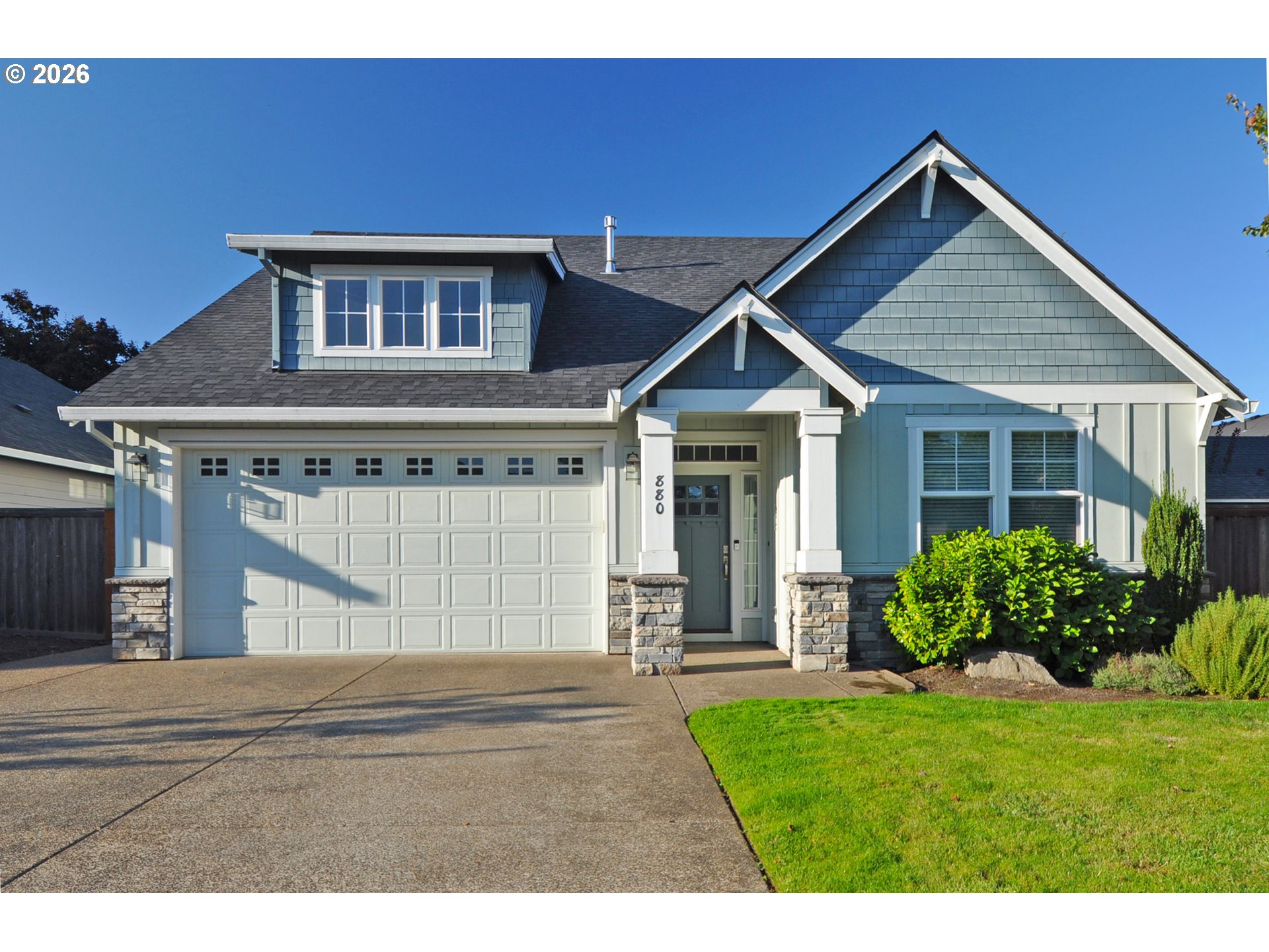 880 CAITLYN PL Property Photo 1