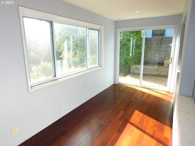 875 Park Dr Property Photo 5