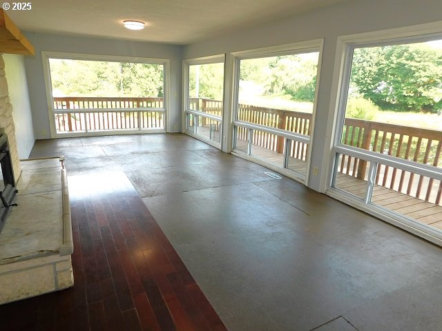 875 Park Dr Property Photo 7
