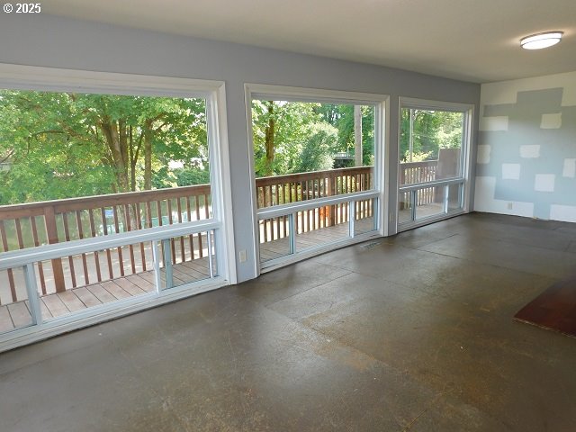 875 Park Dr Property Photo 9