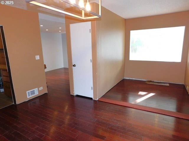 875 Park Dr Property Photo 11