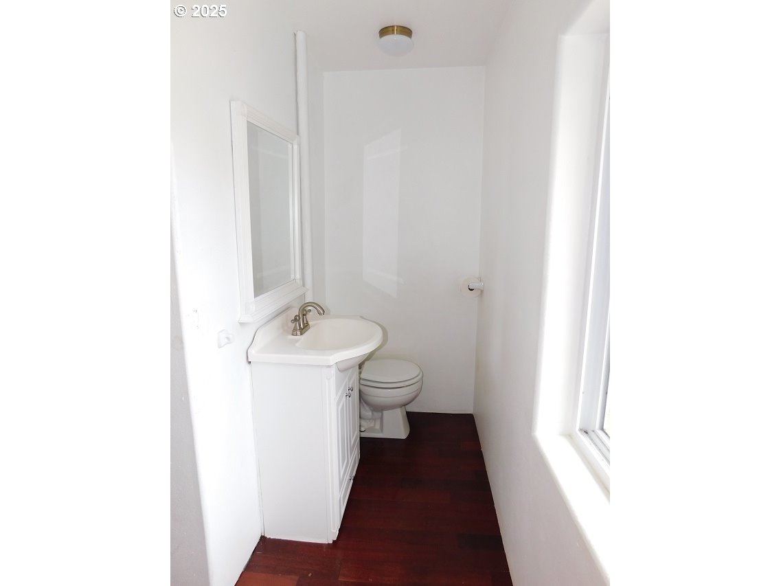 875 Park Dr Property Photo 15