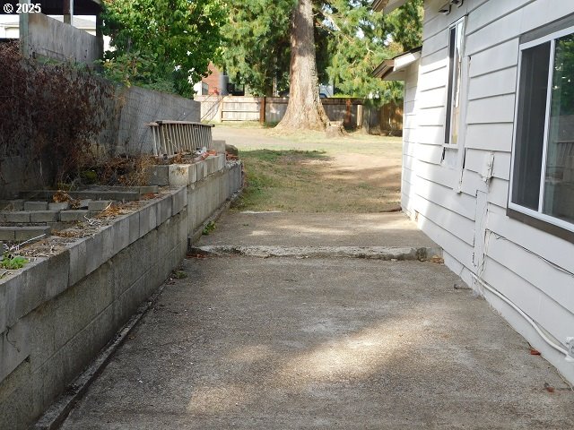 875 Park Dr Property Photo 42