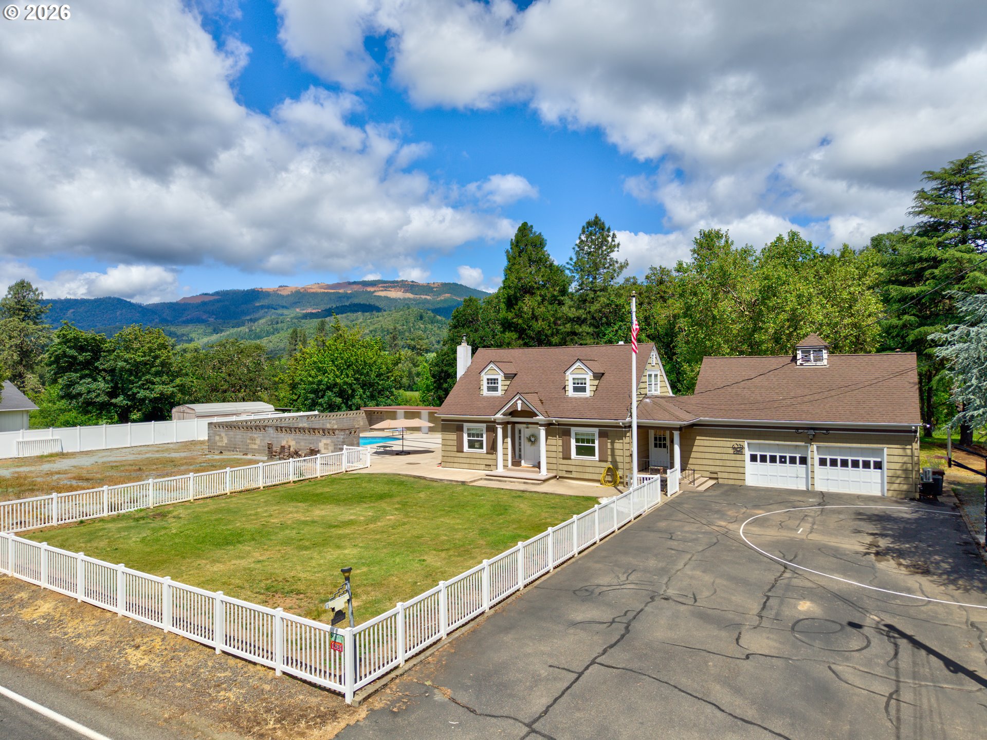1631 Glenbrook Loop Rd Property Photo 3