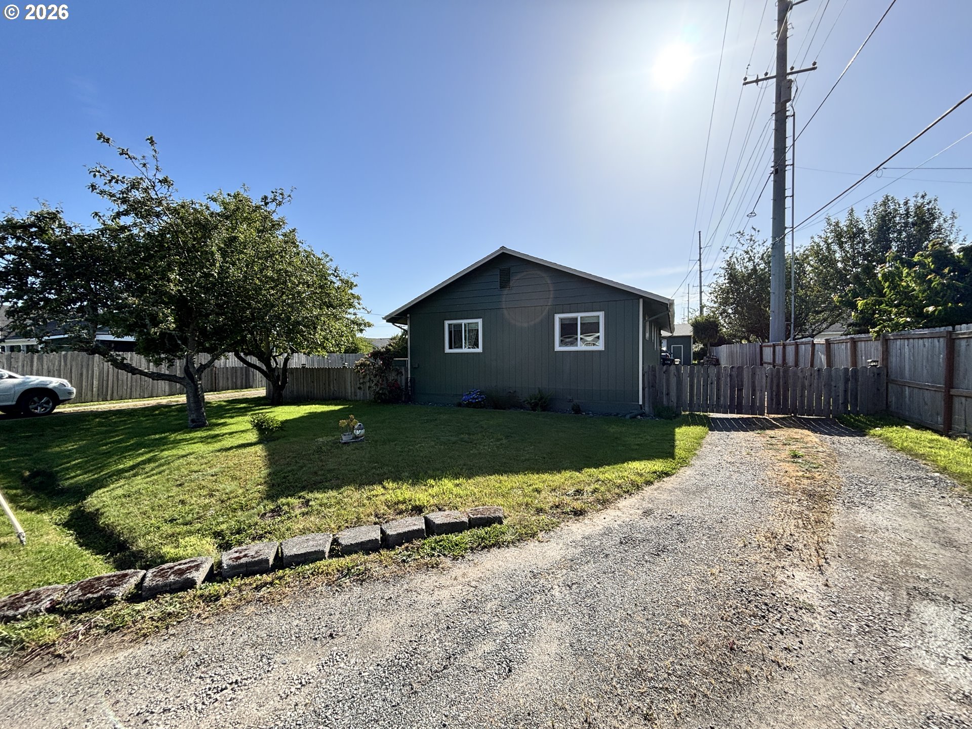537 Art St Property Photo 4