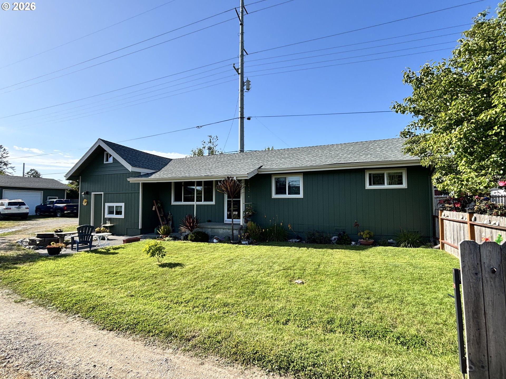 537 Art St Property Photo 5