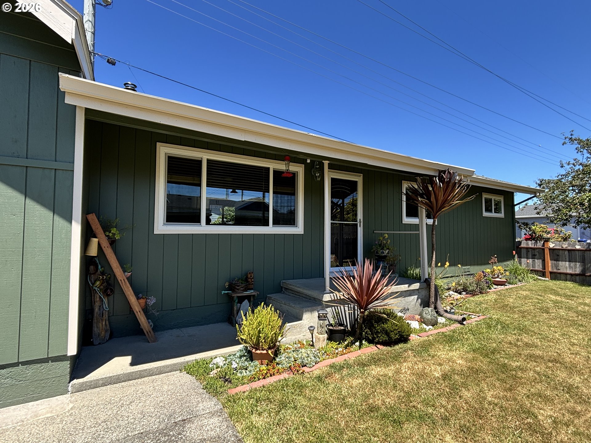 537 Art St Property Photo 7