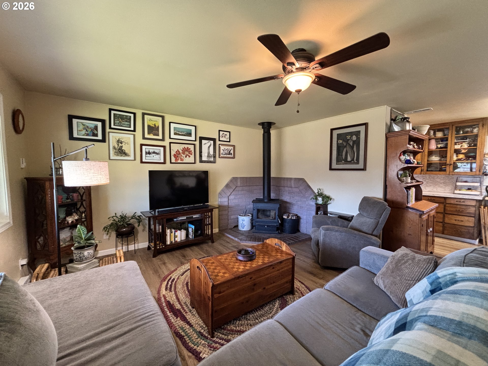 537 Art St Property Photo 8