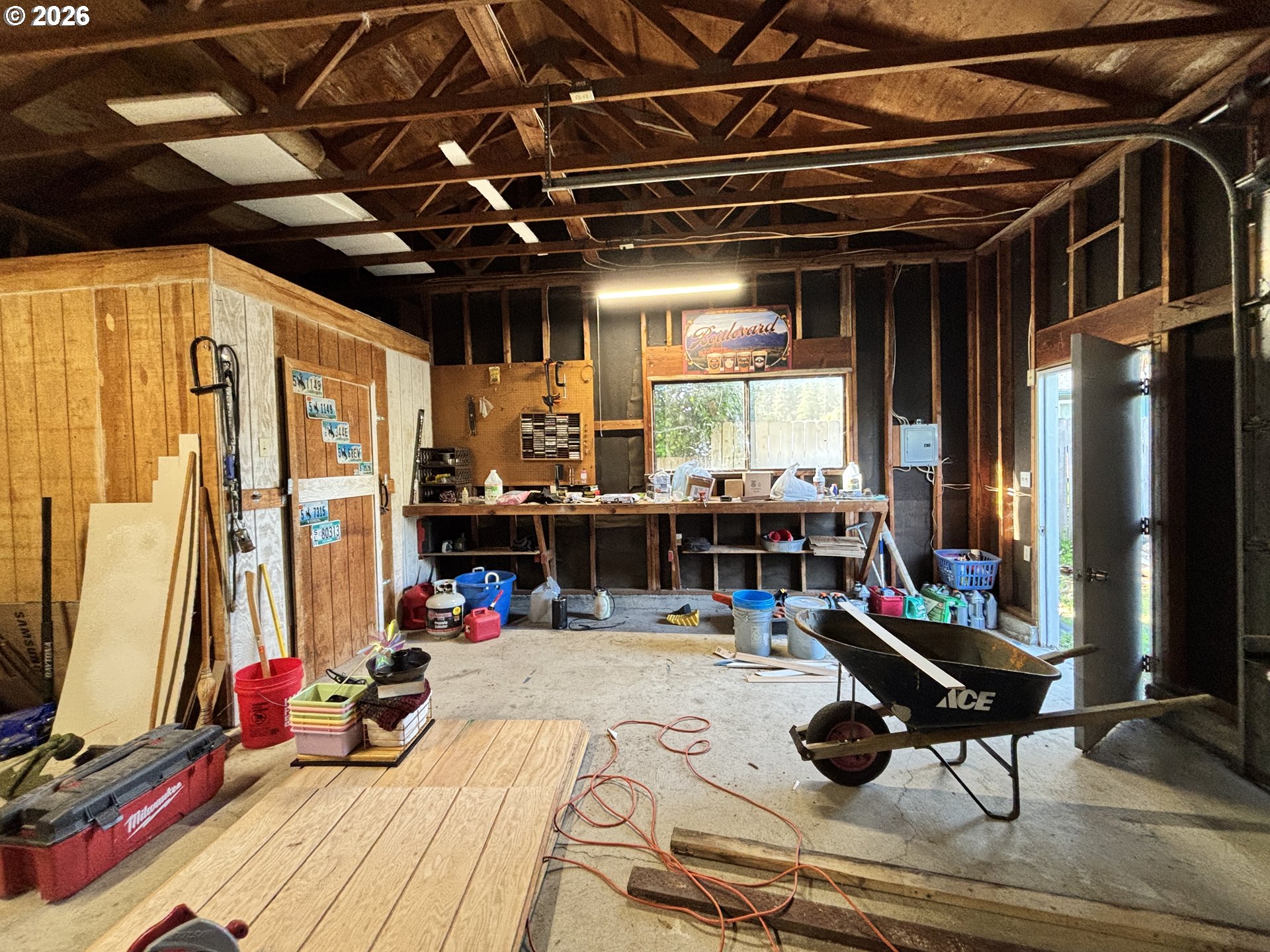 537 Art St Property Photo 39