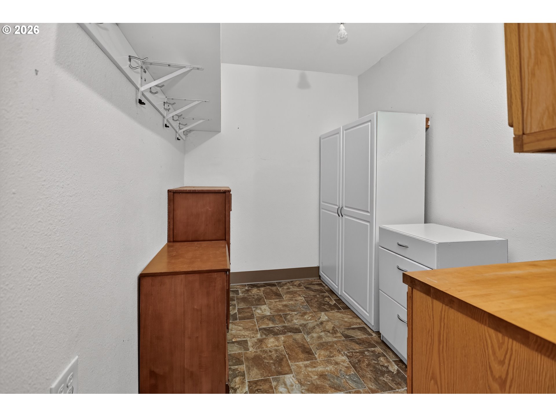 702 Main St Property Photo 5