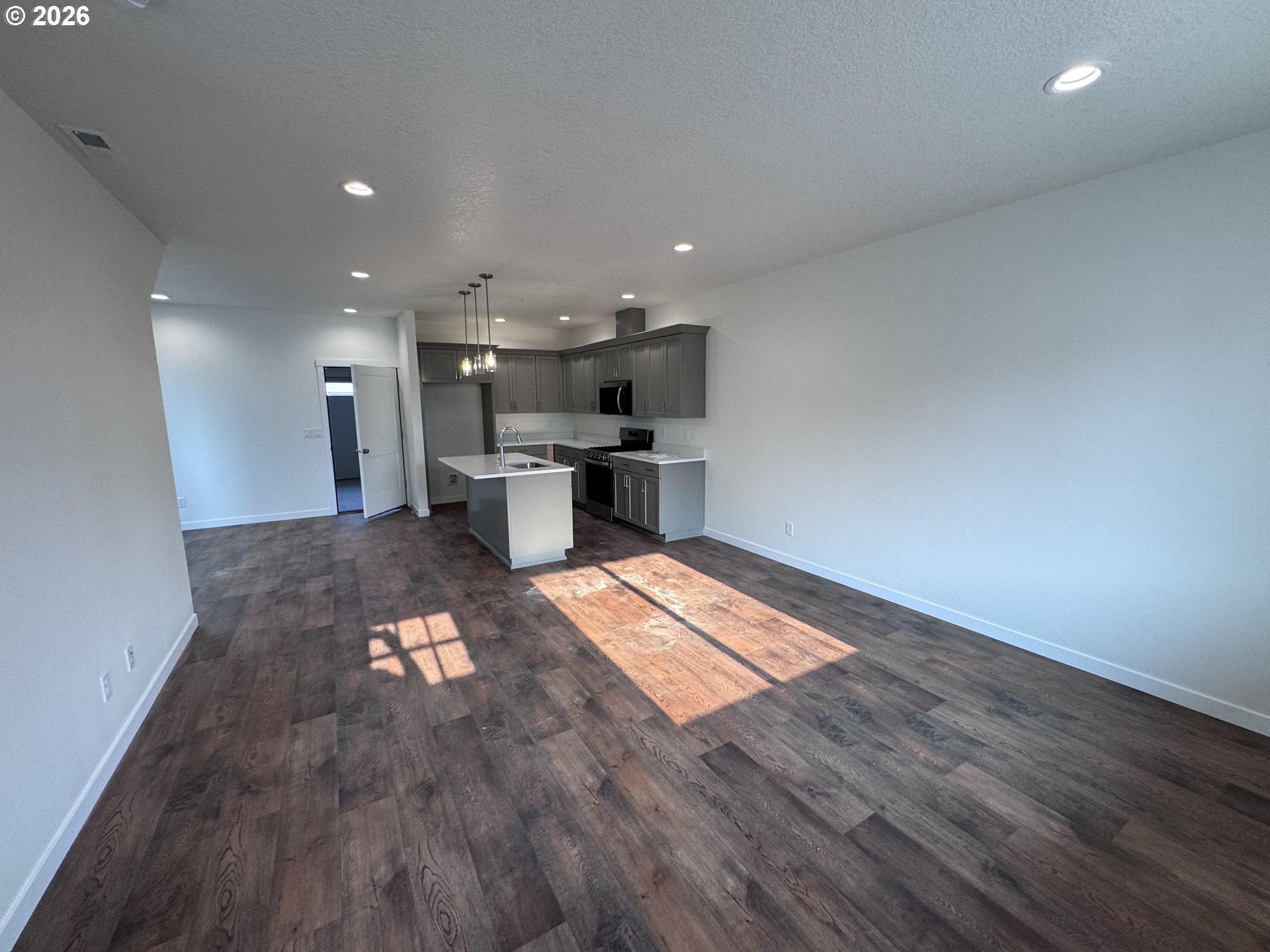 360 Se Shetterly Dr Property Photo 2